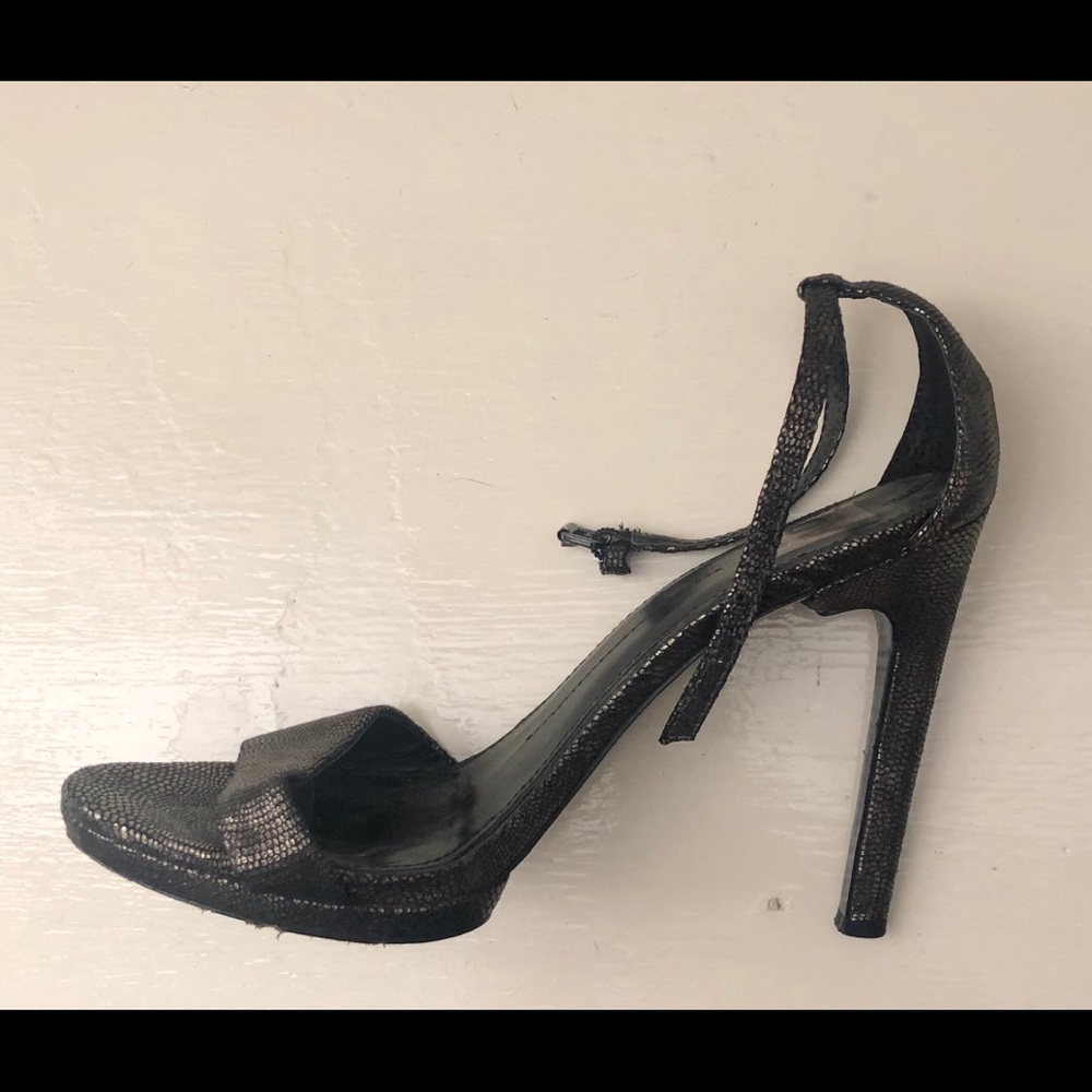 High Heels - Picture 3 of 6